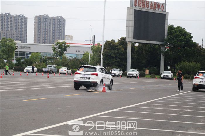 瑞风S7超级版高速应急安全路演阜阳站成功举办