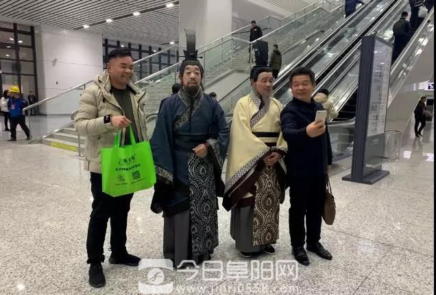 省委书记李锦斌宣布:阜阳高铁正式开通 省委书记李锦斌宣布:阜阳高铁正式开通